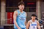 内线攻防俱佳！杨瀚森半场10分钟4中3砍9分11板&另有3断2帽